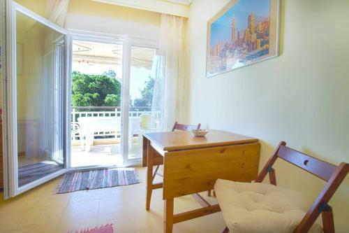 Apartment With 2 Bdrms In Beachfront Location