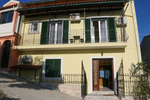Nikolas View House