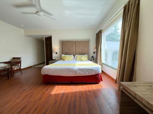 Hotel Surasena Regal Vista Agra