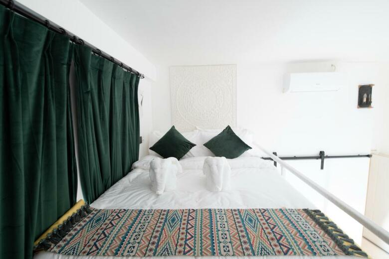Hostal Syri Boutique Guesthouse Restaurant & Cafe