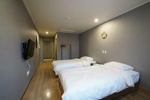 Hotel Stay Hyun