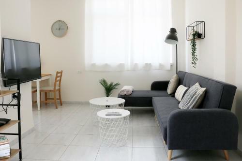 Modern And Spacious Apartment In Downtown