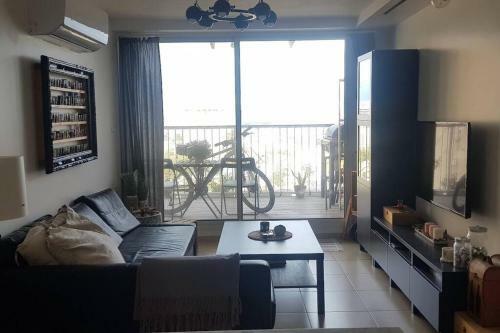 Modern Apartment With King-size Bed- Down Town