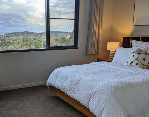 Lovely Central 4-br Home With Indoor Fire & Views