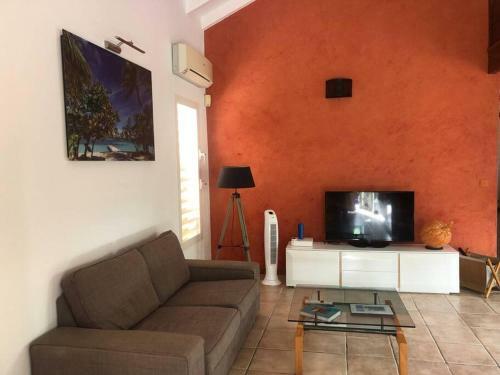 Villa Ti Paradis Cach�-piscine-dans Quartier R�sidentiel