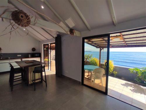 Tahiti - Taharaa Beach Bungalow