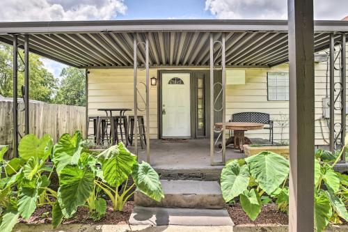 Stylish Birmingham Getaway With Patio And Yard!