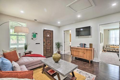 Stylish Birmingham Getaway With Patio And Yard!