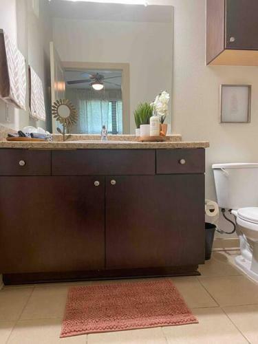 Apartamento Downtown 1br, Walkable, Uab, Pool And Gated Garage