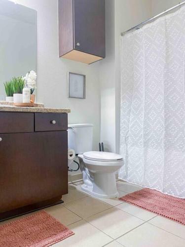 Apartamento Downtown 1br, Walkable, Uab, Pool And Gated Garage