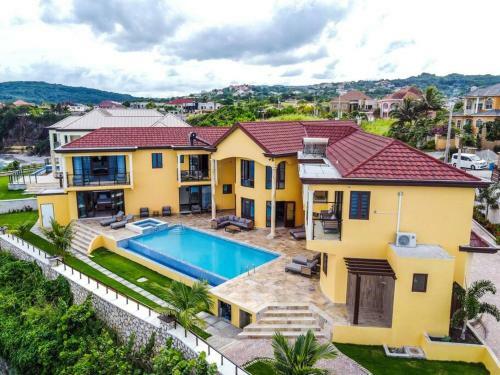 Villa de La Vista By Paradise Listing