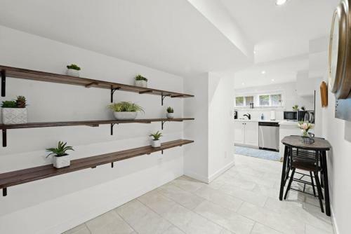 Waldemar Charming Burlington Lake Front Apartment