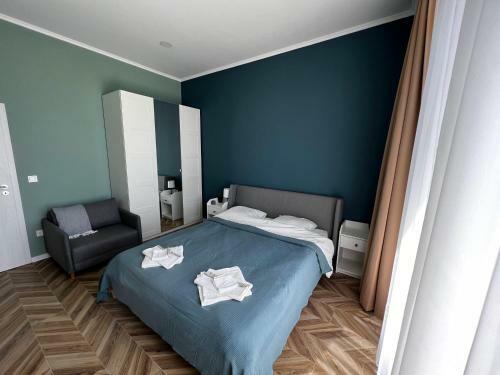 Las Brisas Garden Apartment