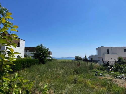 Las Brisas Garden Apartment