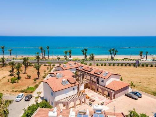 Kate's Latchi Beachfront Apartment 4 By Ezoria