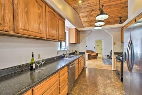 Modern Pinetop Cabin With Game Area, Deck And Fire Pit