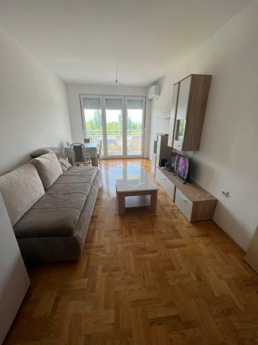 Leveski Apartments