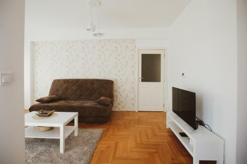 Apartman 4, Sin?eli?eva 40