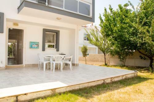 Villa Peaceful House With Refreshing Terrace In Cesme
