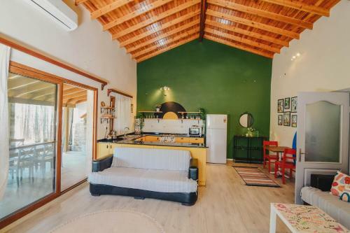 Cozy House In �e?me, Super Host