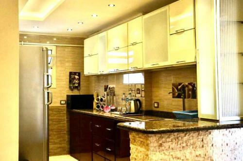 Hotel Apartment- Louran, Alex