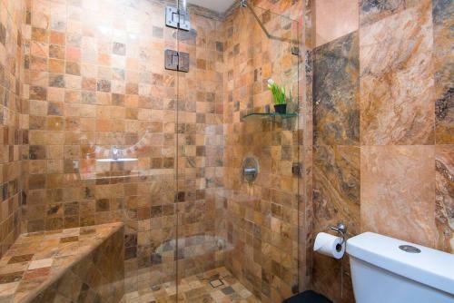 Apartamento Breakwater Point Condo. Ocean Front.