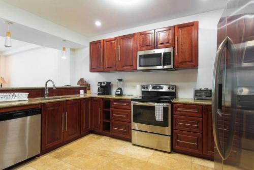 Apartamento Breakwater Point Condo. Ocean Front.