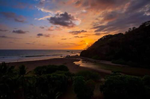 Apartamento Breakwater Point Condo. Ocean Front.