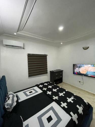 Cosy 1 Bedroom Apartment With King Size Bed!!