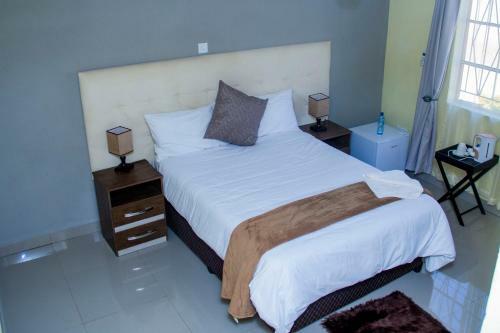Hotel Nsanika Executive Lodge