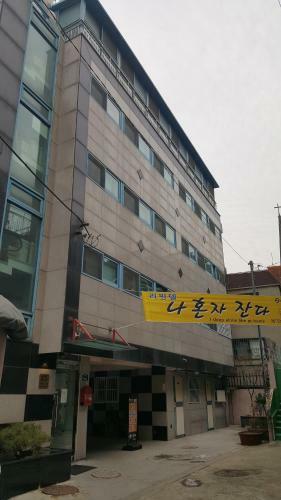 Hostal I Sleep Alone