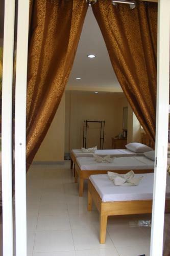 Hotel Dumalaay Coastline Resort