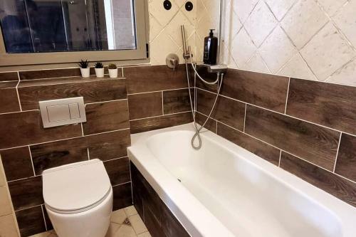 Tel Aviv North /large Apartment W/ Pool,spa&gym