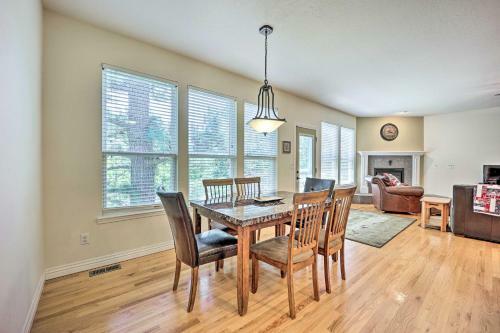 Beautiful Bella Vista Home With Private Deck!