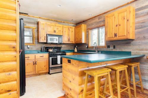 Moosehead By Avantstay Lakefront Cabin W Pool Table, Bar And Lake Access