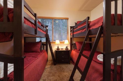 12 - Bear Mountain Chalet Home