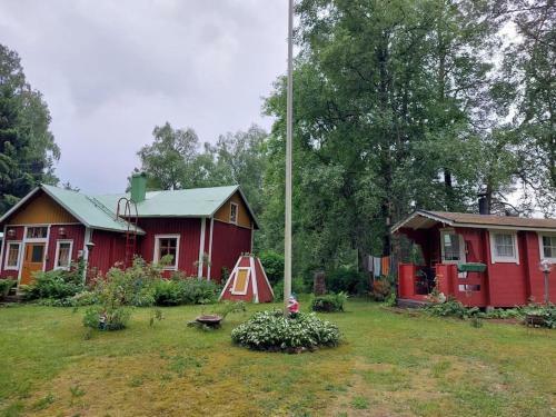 Idyllinen M�kki Omassa Rauhassa Laitilassa