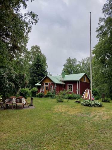 Idyllinen M�kki Omassa Rauhassa Laitilassa