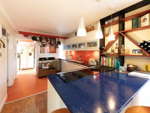 Tranquil 3 Bedroom, Village Home + Hobbit Hut