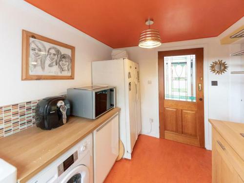 Tranquil 3 Bedroom, Village Home + Hobbit Hut