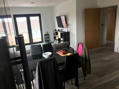 Impeccable Two Bedroom Apartment In South Belfast