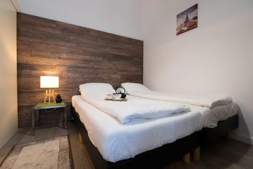 Small Ultra Central Bohemian Apartment