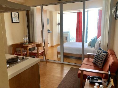 Apartamento Endless Summer Vibe 2br @ Azure