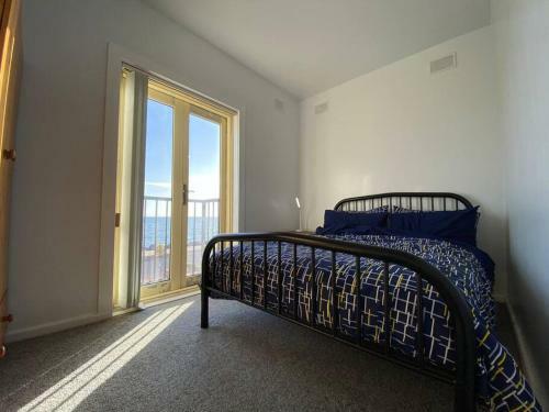 Beachfront Apartment 5/22 Esplanades Seaviews
