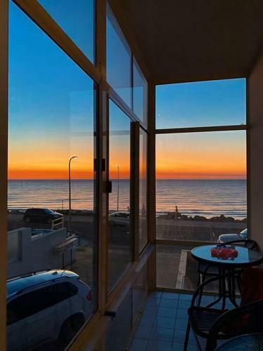 Beachfront Apartment 5/22 Esplanades Seaviews