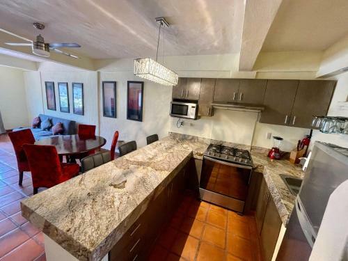 Well Located Apartment In Pv (versalles)