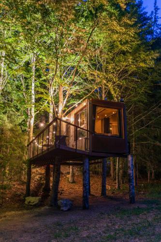 Cabane Perch�e La R�silience Sur Le Plateau Du Vercors