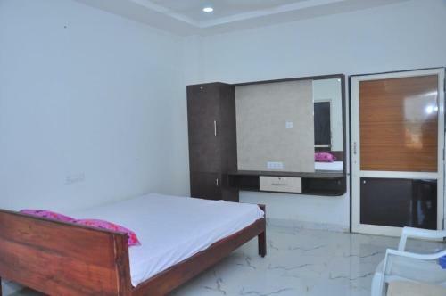 Hotel Oyo 91745 Dgb Convention Lodge