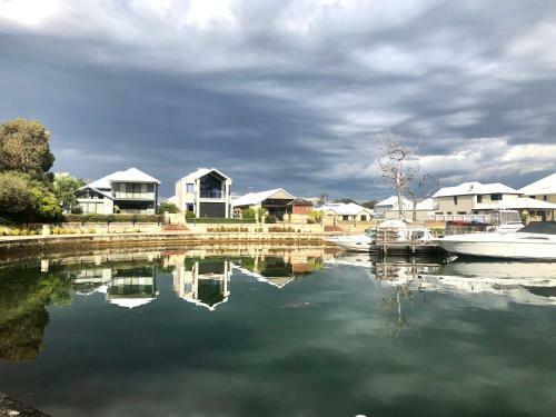 Mandurah Waterfront Retreat