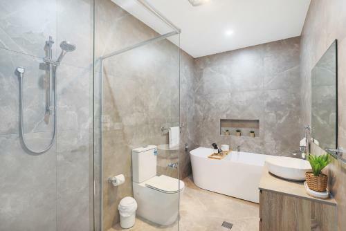 Illalangi House- Elegant 4-bed Home With Views